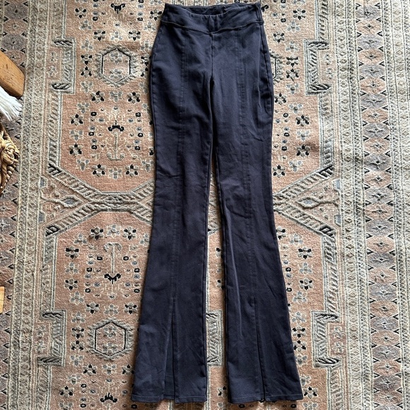 ALO Airbrush High Waist Flutter Legging in Black Sz. XS - Picture 10 of 16